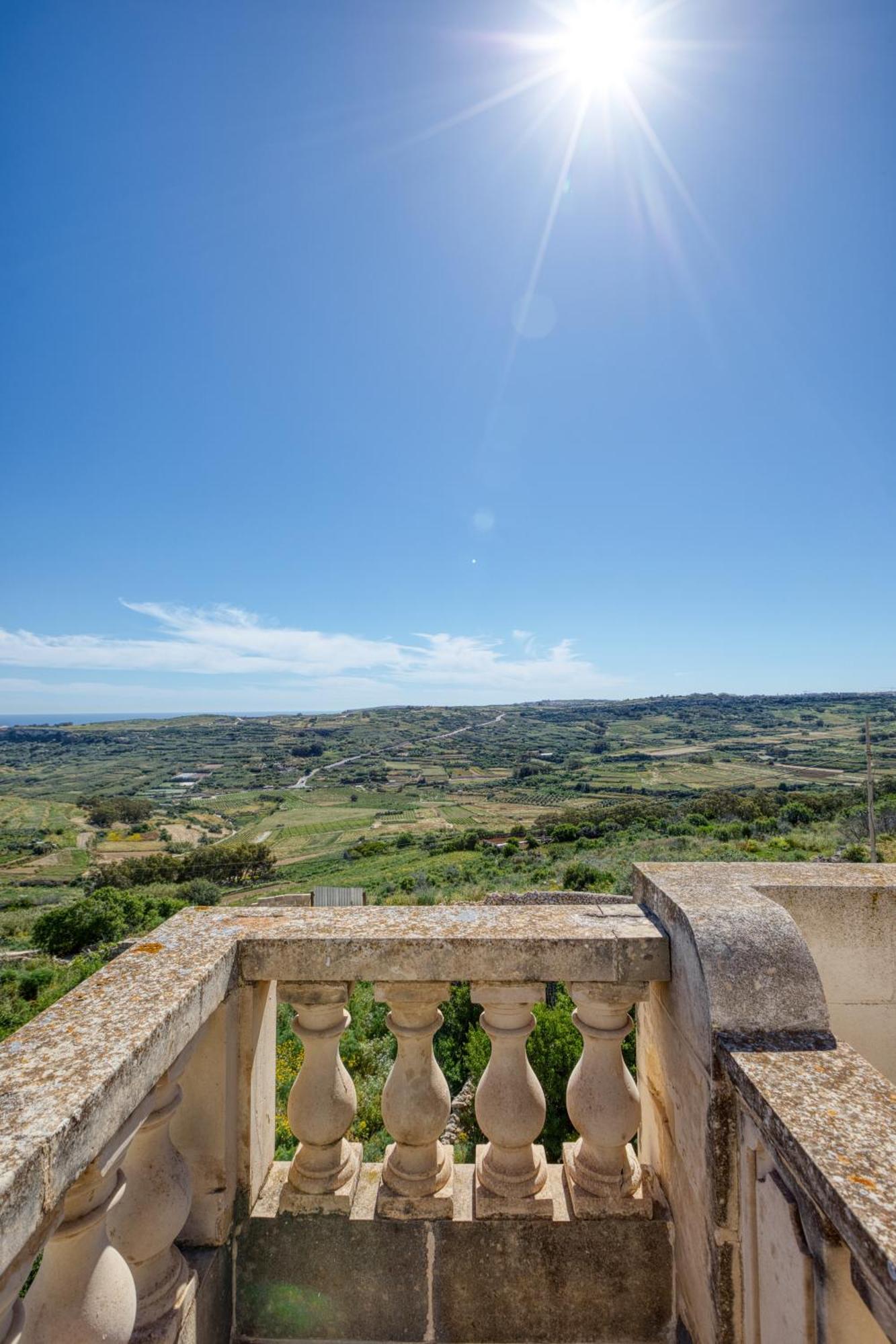 Spacious, Bright, Valley & Sea View Maisonette Xagħra Kültér fotó