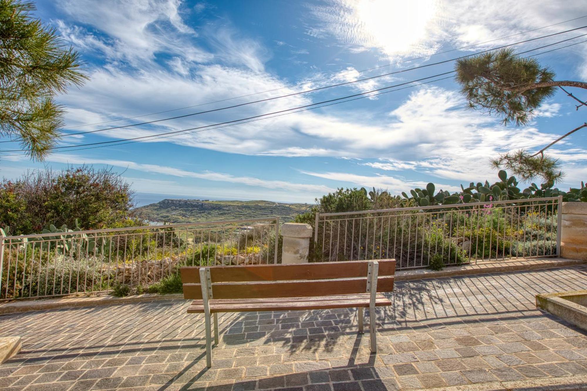 Spacious, Bright, Valley & Sea View Maisonette Xagħra Kültér fotó