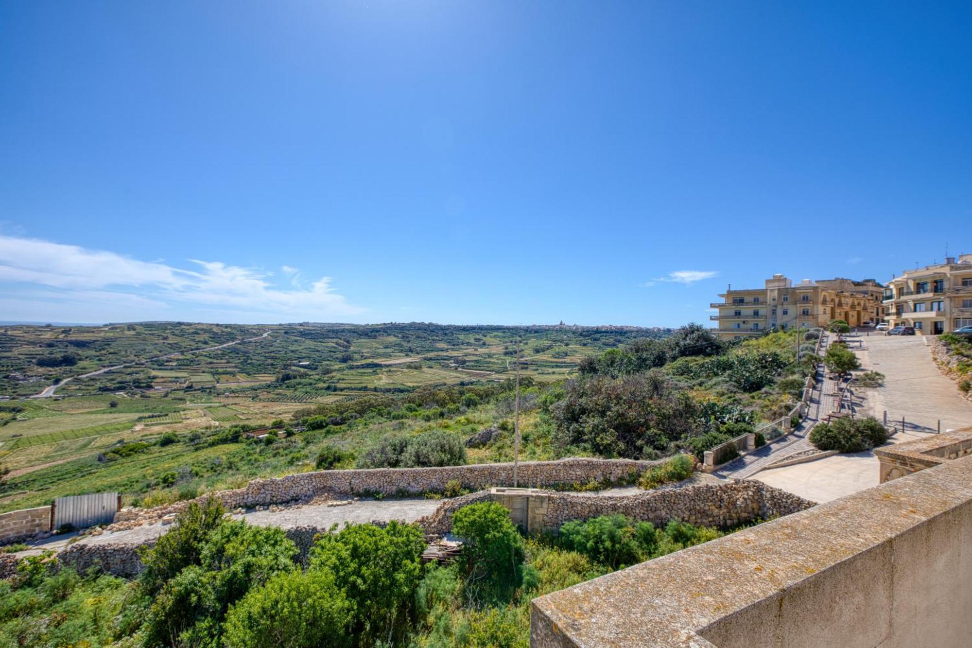 Spacious, Bright, Valley & Sea View Maisonette Xagħra Kültér fotó