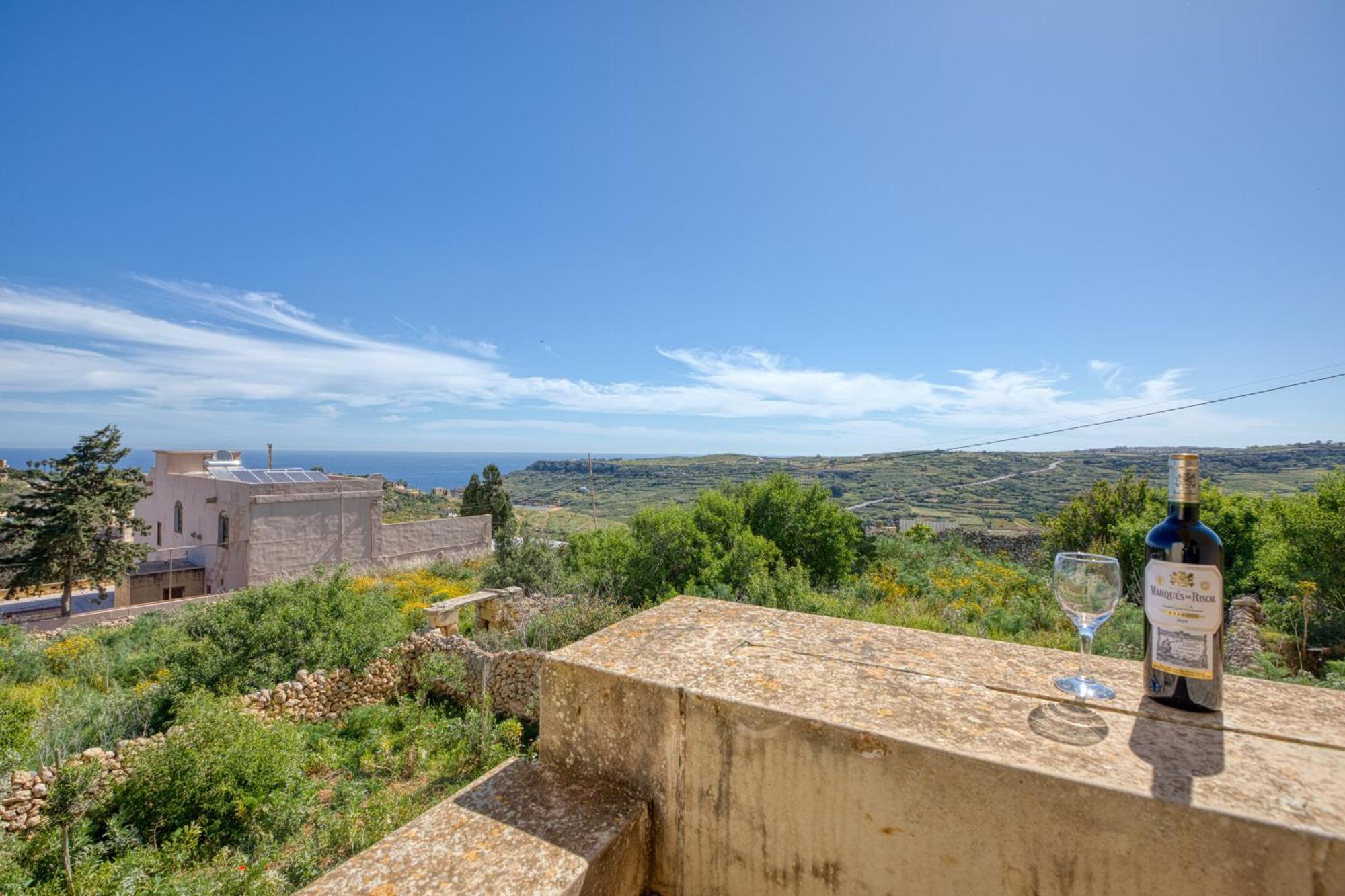 Spacious, Bright, Valley & Sea View Maisonette Xagħra Kültér fotó